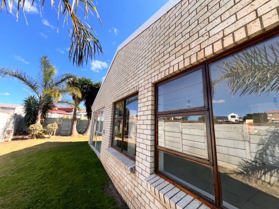 2 Bedroom Property for Sale in Wavecrest Eastern Cape